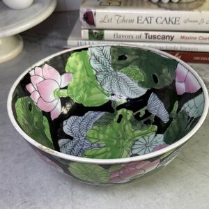 Vintage Chinoiserie Famile Noire Lotus Bowl.